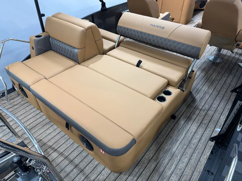 Slide: The Image of Harris Cruiser 230 2026 - 12