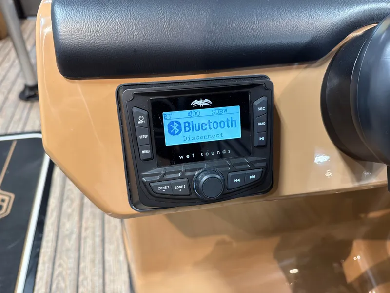 Slide: The Image of Harris Cruiser 230 2026 - 15