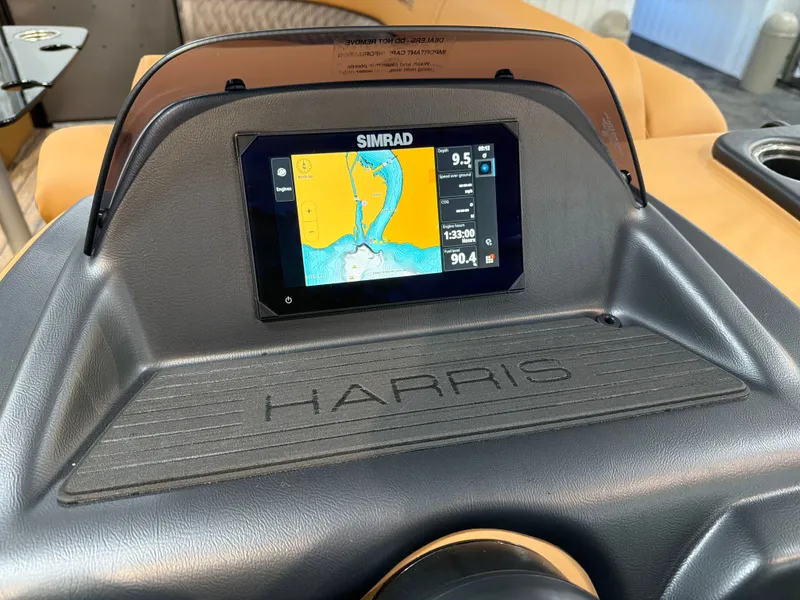 Slide: The Image of Harris Cruiser 230 2026 - 16