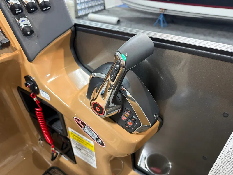 Slide: The Image of Harris Cruiser 230 2026 - 18