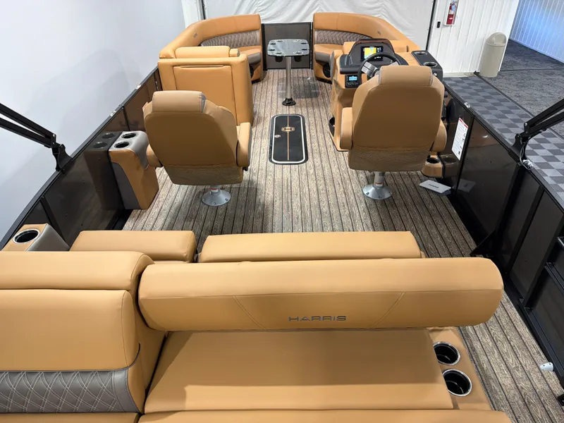 Slide: The Image of Harris Cruiser 230 2026 - 5