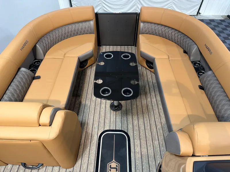 Slide: The Image of Harris Cruiser 230 2026 - 6