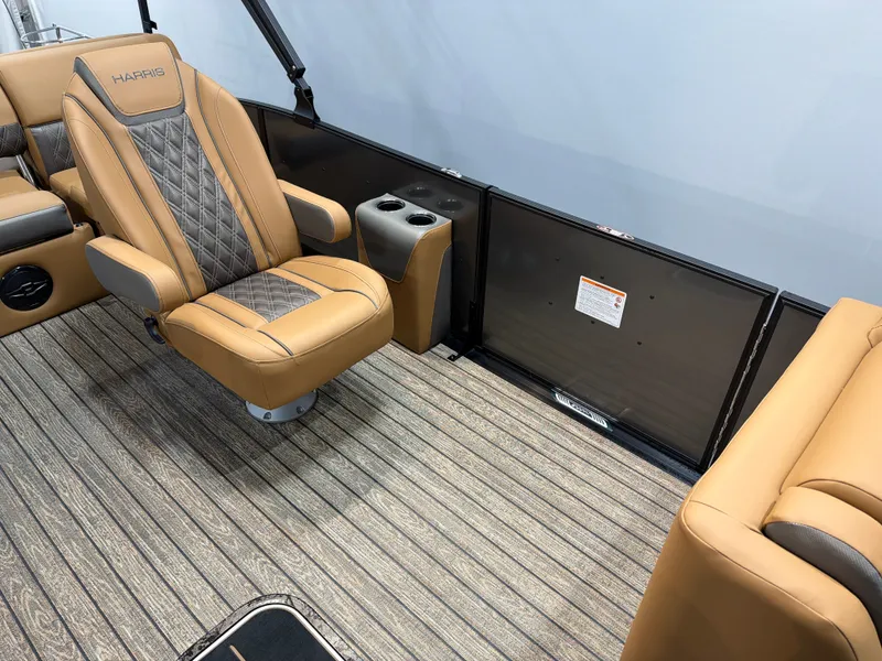 Slide: The Image of Harris Cruiser 230 2026 - 8