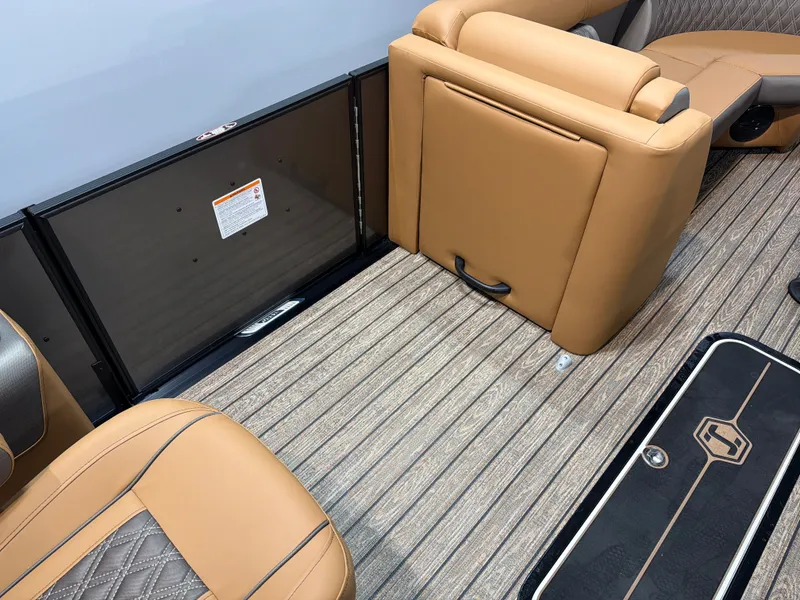 Slide: The Image of Harris Cruiser 230 2026 - 9