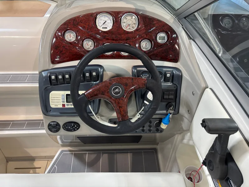 Slide: The Image of Monterey 245 Cruiser 2004 - 11