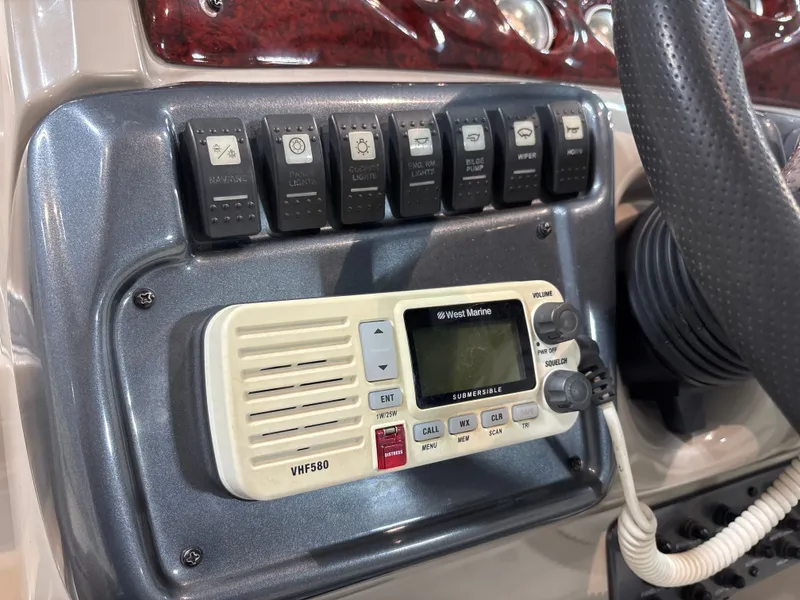 Slide: The Image of Monterey 245 Cruiser 2004 - 12