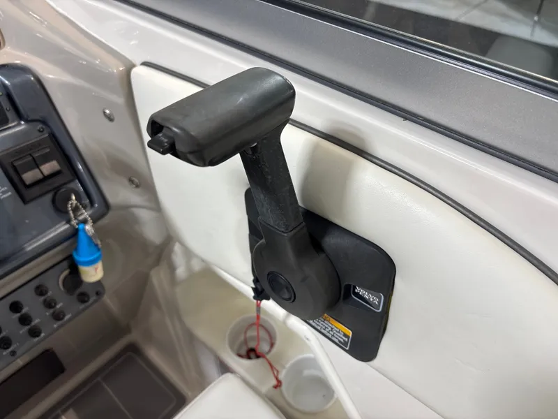 Slide: The Image of Monterey 245 Cruiser 2004 - 16