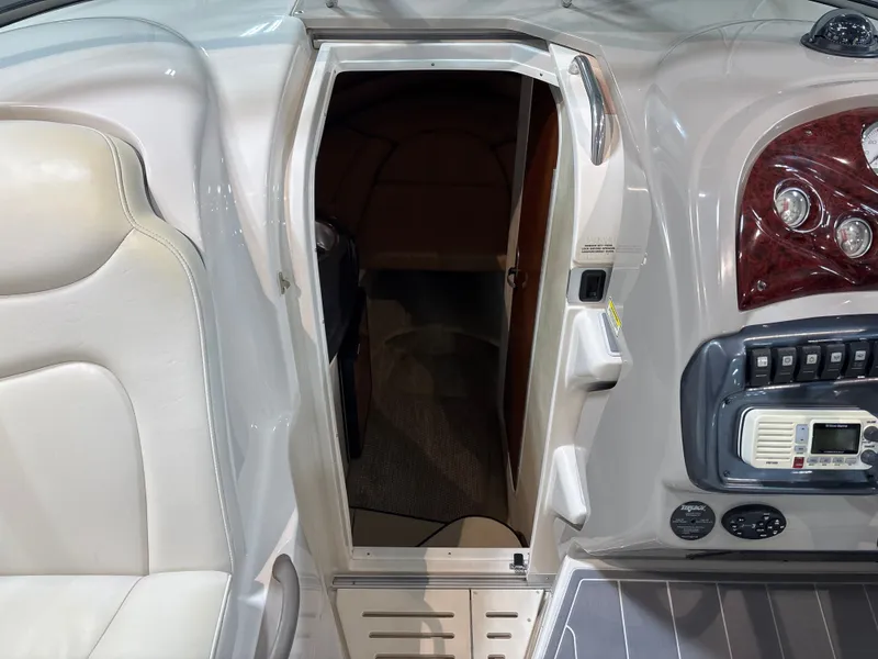 Slide: The Image of Monterey 245 Cruiser 2004 - 18