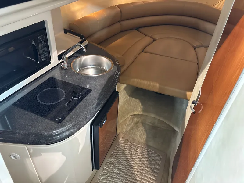 Slide: The Image of Monterey 245 Cruiser 2004 - 19