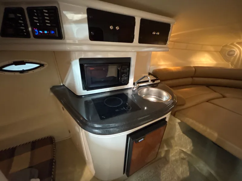 Slide: The Image of Monterey 245 Cruiser 2004 - 20