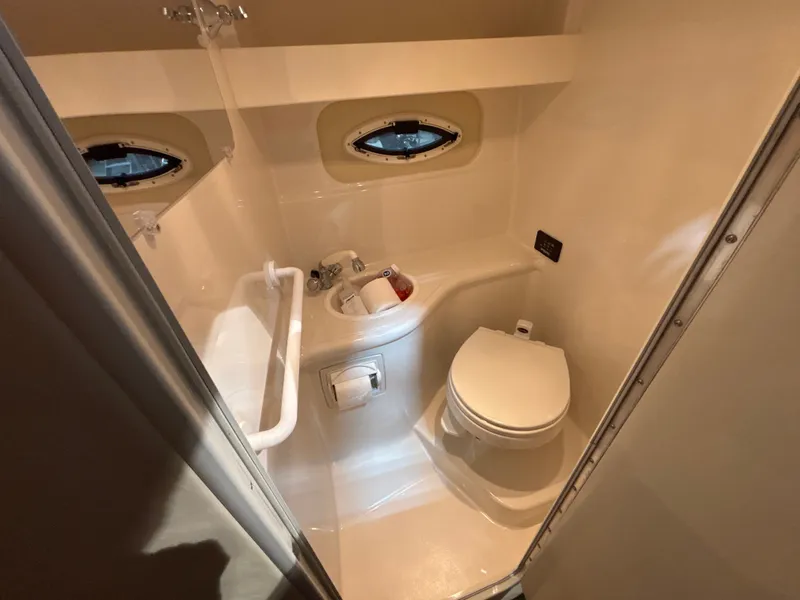 Slide: The Image of Monterey 245 Cruiser 2004 - 24