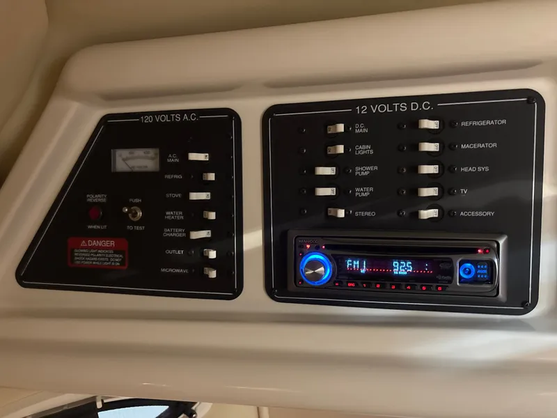 Slide: The Image of Monterey 245 Cruiser 2004 - 25