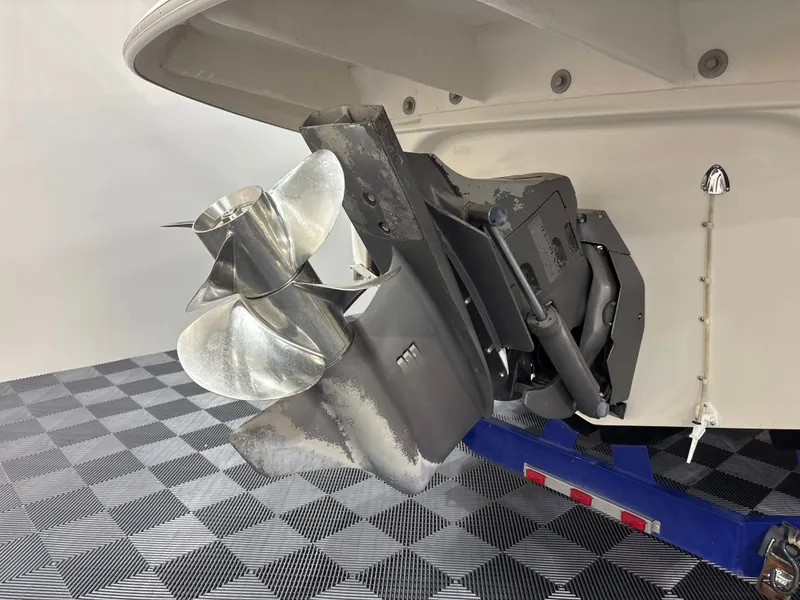 Slide: The Image of Monterey 245 Cruiser 2004 - 5