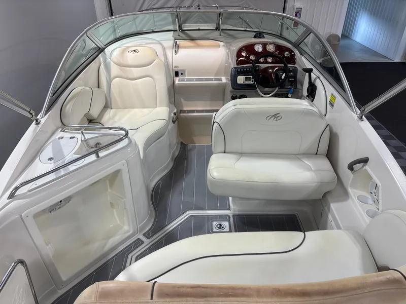 Slide: The Image of Monterey 245 Cruiser 2004 - 6