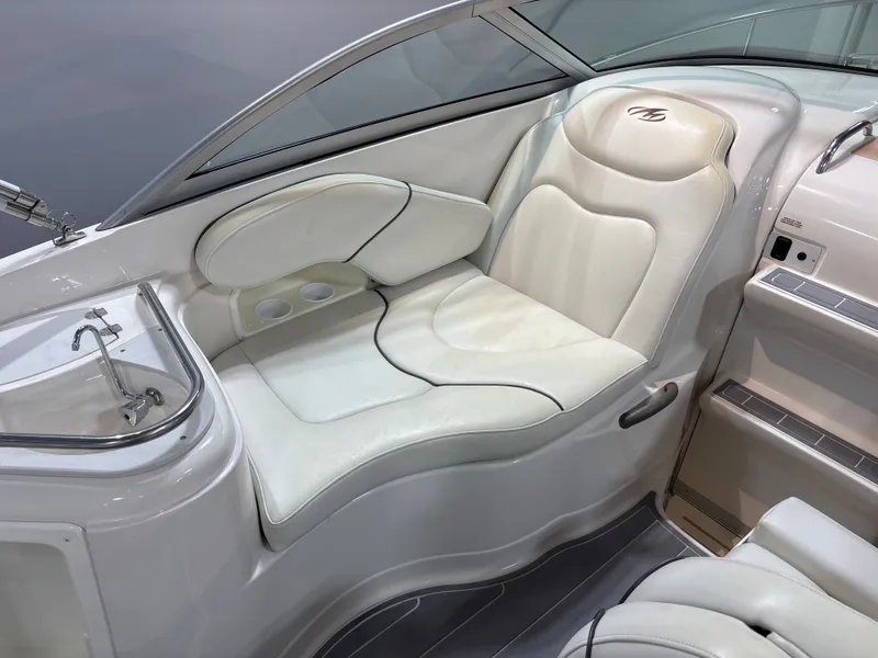 Slide: The Image of Monterey 245 Cruiser 2004 - 9