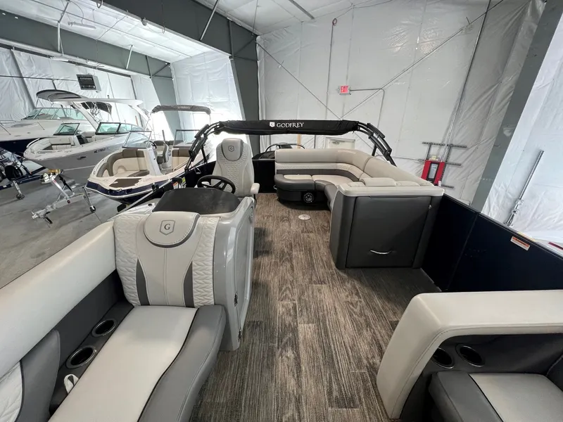 Slide: The Image of Godfrey MONACO 215 2020 - 4