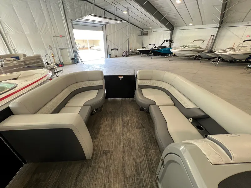 Slide: The Image of Godfrey MONACO 215 2020 - 7