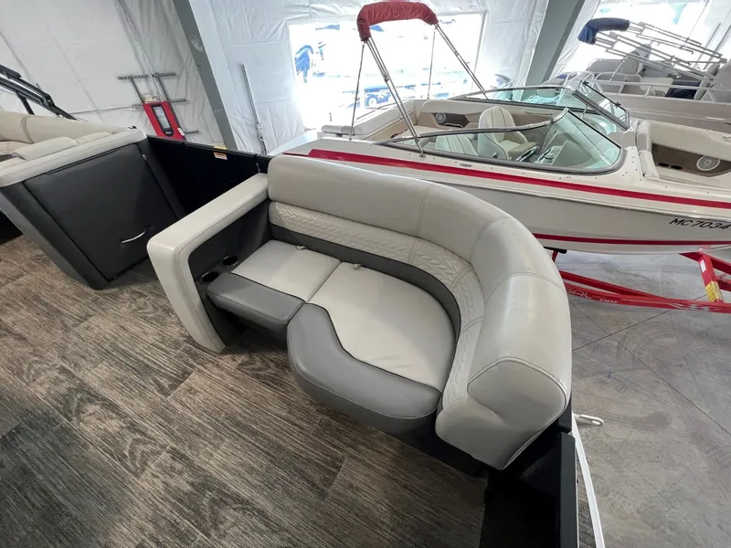 Slide: The Image of Godfrey MONACO 215 2020 - 8