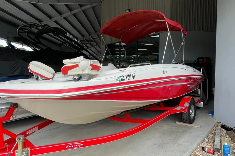 Slide: The Image of 2007 Tahoe 195s boat with red and white design on a matching trailer. - 1