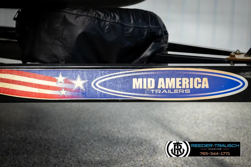 Slide: The Image of Mid America Trailers logo on Misty Harbor 2285 CS, 2011 model. - 46
