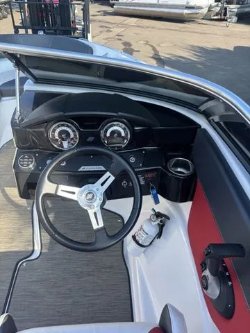 Slide: The Image of Four Winns 190 Horizon 2020 - 12