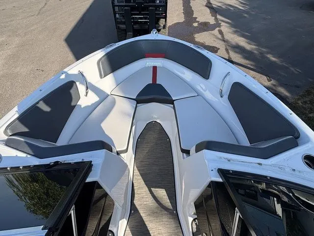 Slide: The Image of Four Winns 190 Horizon 2020 - 14