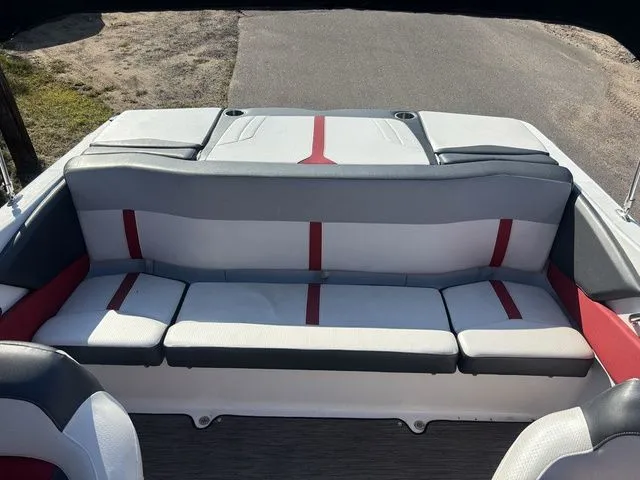 Slide: The Image of Four Winns 190 Horizon 2020 - 9