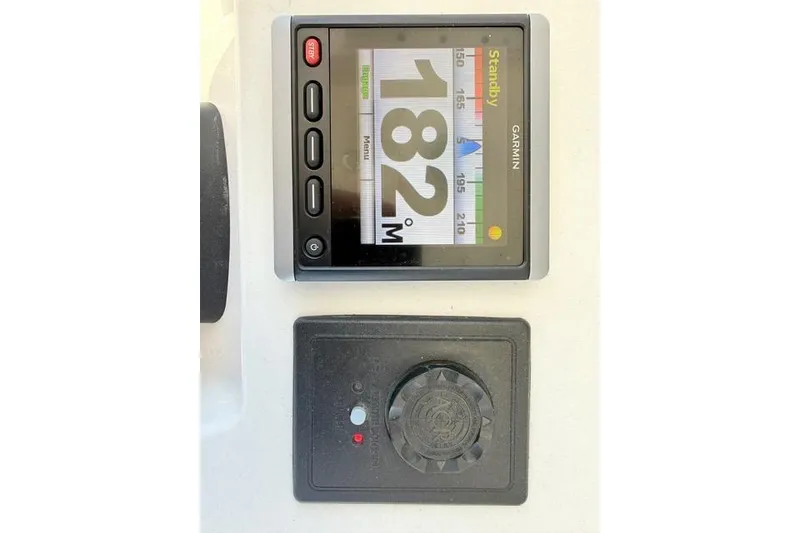 Slide: The Image of Yamaha boat display showing trip data for Everglades 325 Center Console, 2014 model. - 24