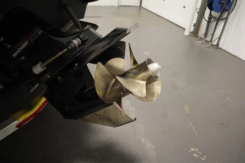 Slide: The Image of Propeller of a 2013 Sea Ray 280 Sundancer boat in a garage setting. - 84