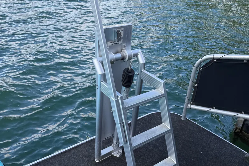 Slide: The Image of Aluminum ladder on 2003 Horizon houseboat, leading to water. - 35