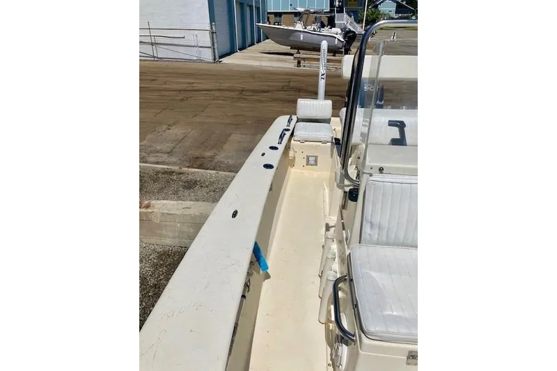 Slide: The Image of 2007 Jones Brothers 200 Bateau boat interior with white seating and console. - 10