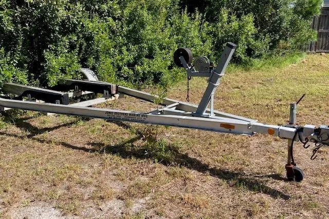 Slide: The Image of Trailer for 2007 Jones Brothers 200 Bateau boat, parked on grass. - 2