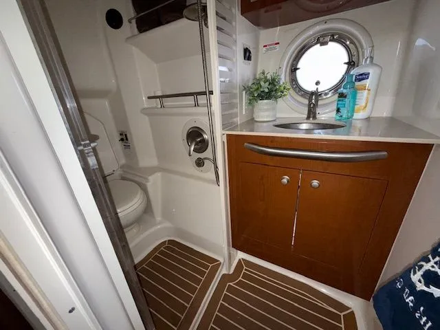 Slide: The Image of Sea Ray Sundancer 350 2008 - 17