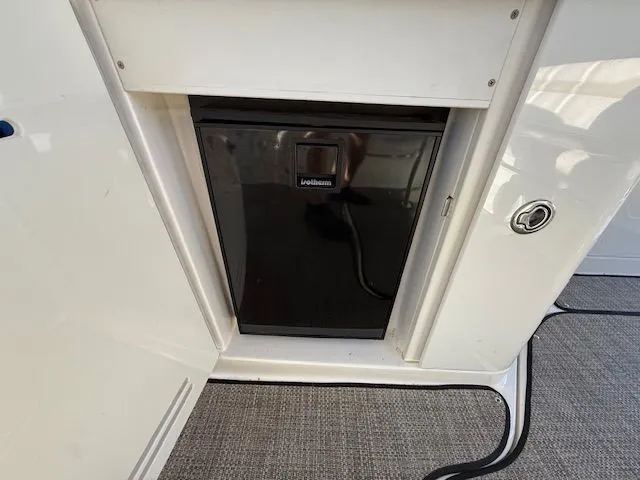 Slide: The Image of Sea Ray Sundancer 350 2008 - 9