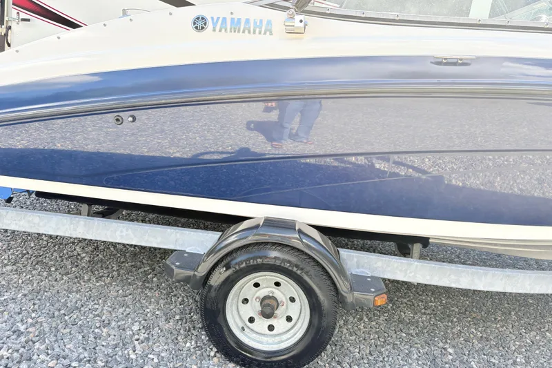 Slide: The Image of 2014 Yamaha SX190 boat on trailer, side view, blue and white design. - 27