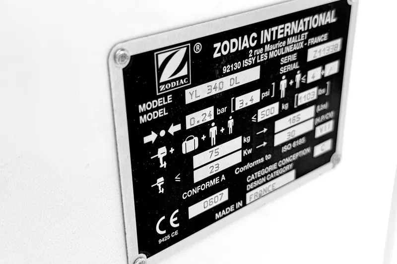 Slide: The Image of Label on 2003 Zodiac Yachtline 340DL, displaying specifications and compliance details. - 5