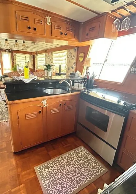 Slide: The Image of Marine Trader Widebody Trawler Motor Yacht 1989 - 14