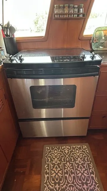 Slide: The Image of Marine Trader Widebody Trawler Motor Yacht 1989 - 20