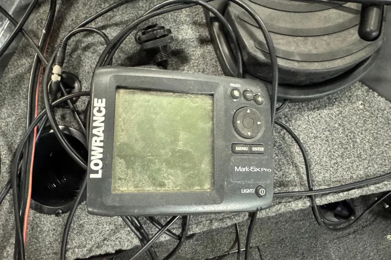 Slide: The Image of Lowrance Mark-5x Pro fishfinder on 2015 Tracker Targa V-18 Combo boat. - 15