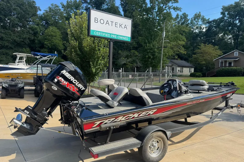 Slide: The Image of 2017 Bass Tracker PRO TEAM 190 boat with Mercury engine at Boateka dealership. - 2