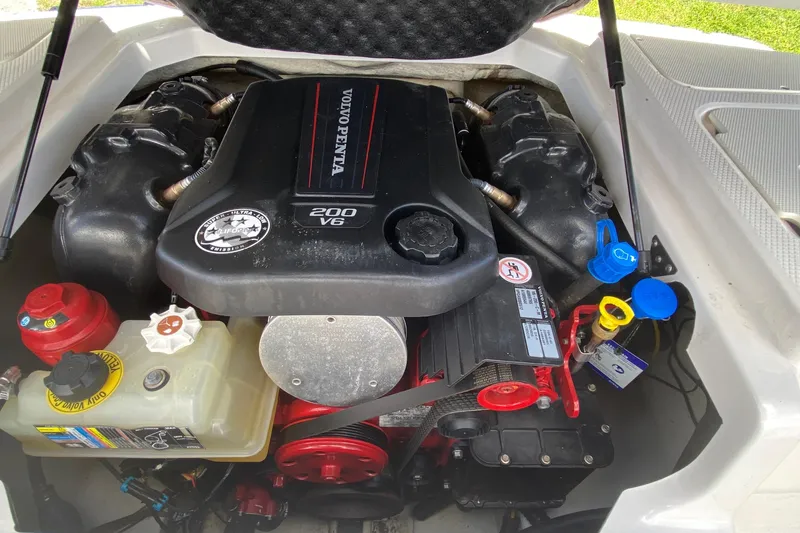 Slide: The Image of 2020 Chaparral 19 SSi boat engine, featuring a Volvo Penta 200 V6. - 11