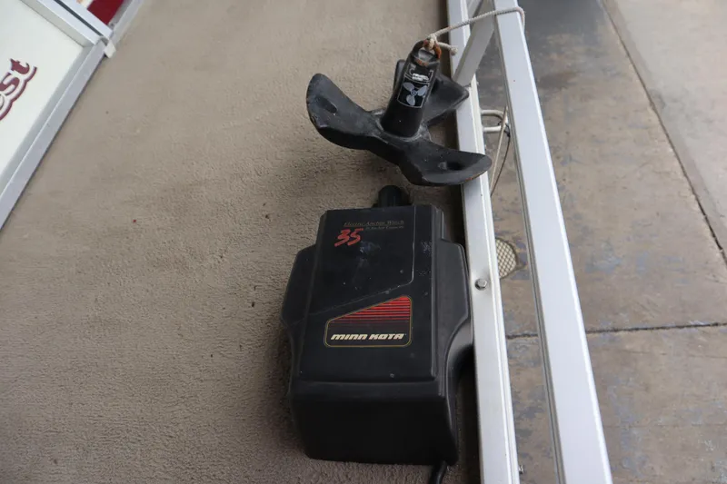 Slide: The Image of Minn Kota anchor winch on 1997 Crest 25 Caribbean boat deck. - 6