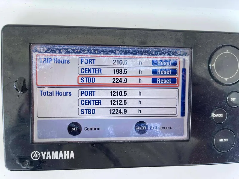 Slide: The Image of Yamaha display showing engine hours for a 2014 Yellowfin 42 boat. - 16