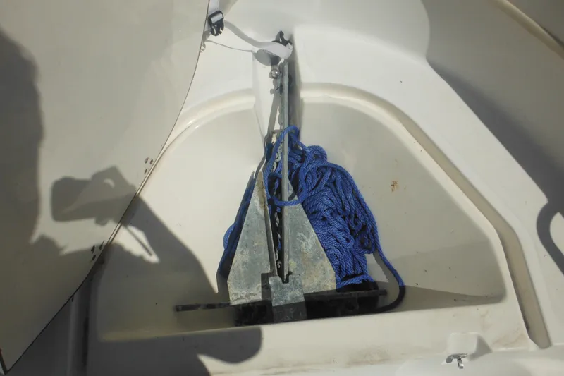 Slide: The Image of Anchor and blue rope in Boston Whaler 18 Ventura Bowrider, 2000 model. - 14