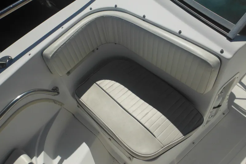 Slide: The Image of Boston Whaler 18 Ventura Bowrider 2000 interior seating with white cushioned upholstery. - 15
