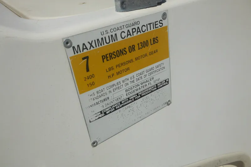 Slide: The Image of Capacity label on 2000 Boston Whaler 18 Ventura Bowrider, max 7 persons or 1300 lbs. - 20