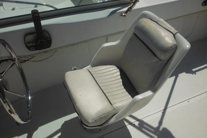 Slide: The Image of Boston Whaler 18 Ventura Bowrider 2000 captain's seat and steering wheel detail. - 27