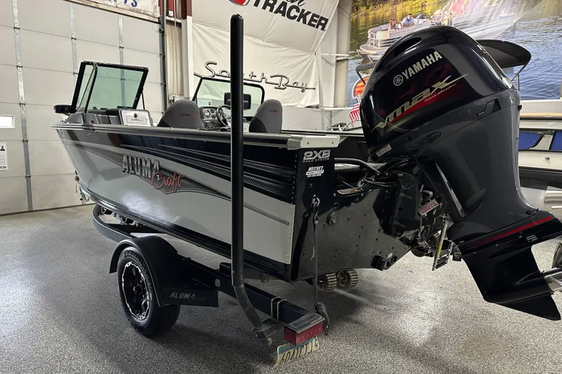 Slide: The Image of 2017 Alumacraft Trophy 185 boat with Yamaha outboard motor in showroom. - 3
