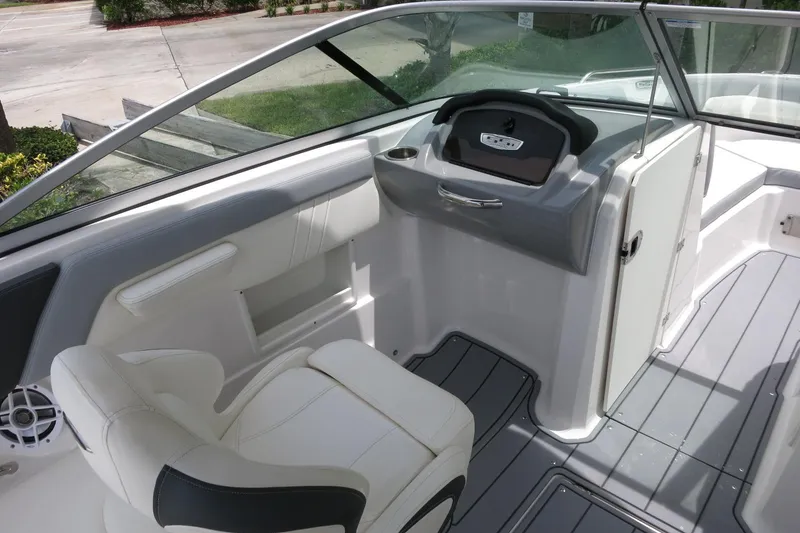 Slide: The Image of 2023 Chaparral 23 SSi OB boat interior with helm and seating area. - 18