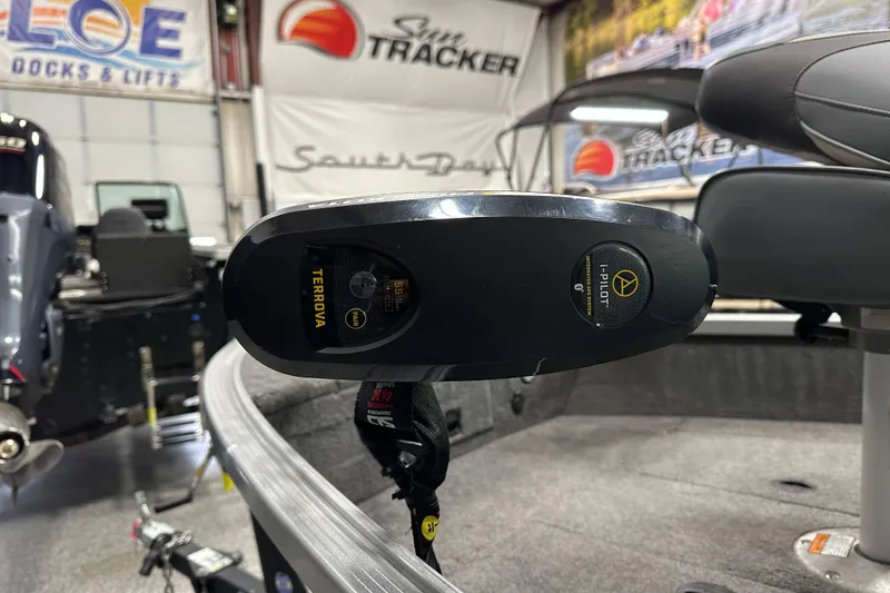 Slide: The Image of 2020 Alumacraft Classic 165 Sport boat with Terrova i-Pilot trolling motor in showroom. - 8